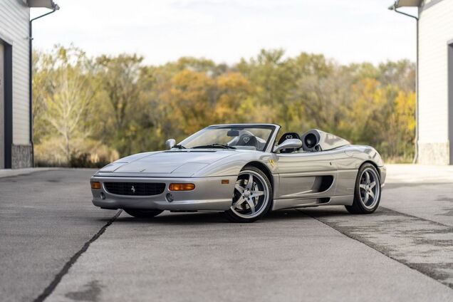 Ferrari F355 Spider зірки NBA виставили на продаж