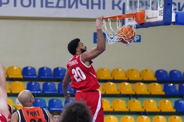 Один з данків Ді Джей Стефенса