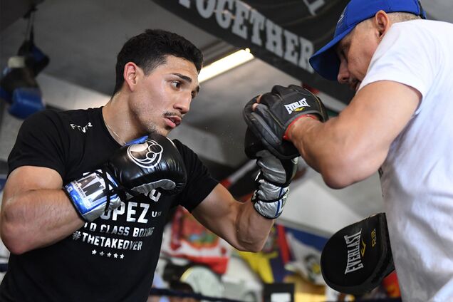 Теофимо Лопес и его отец