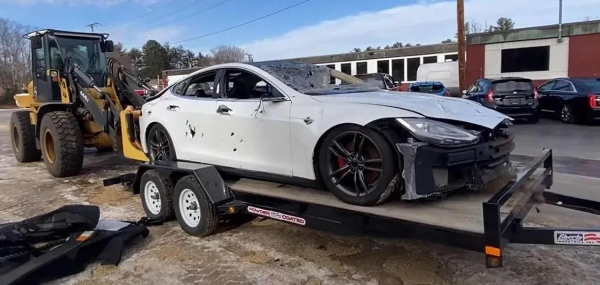 Впервые в истории Tesla Model S станет бензиновым автомобилем