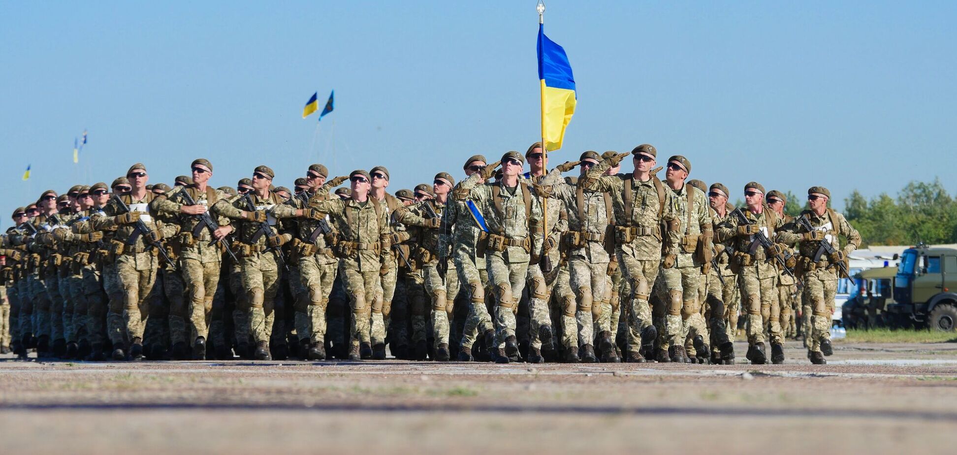 День Збройних сил України відзначається з 1993 року