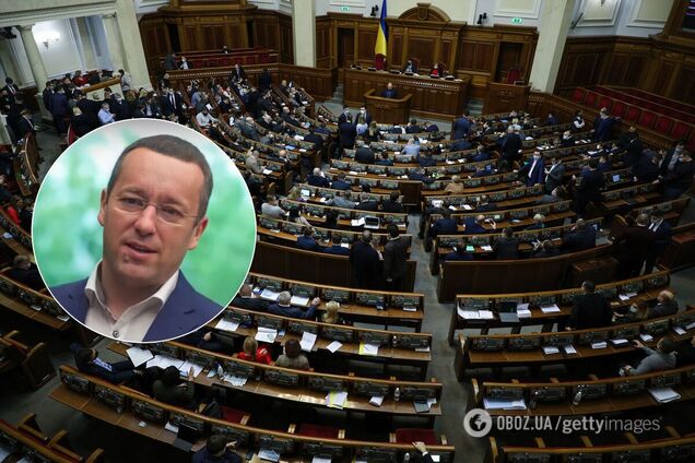 'Слугу' подловили за просмотром интимного фото на заседании Рады: что о нем известно