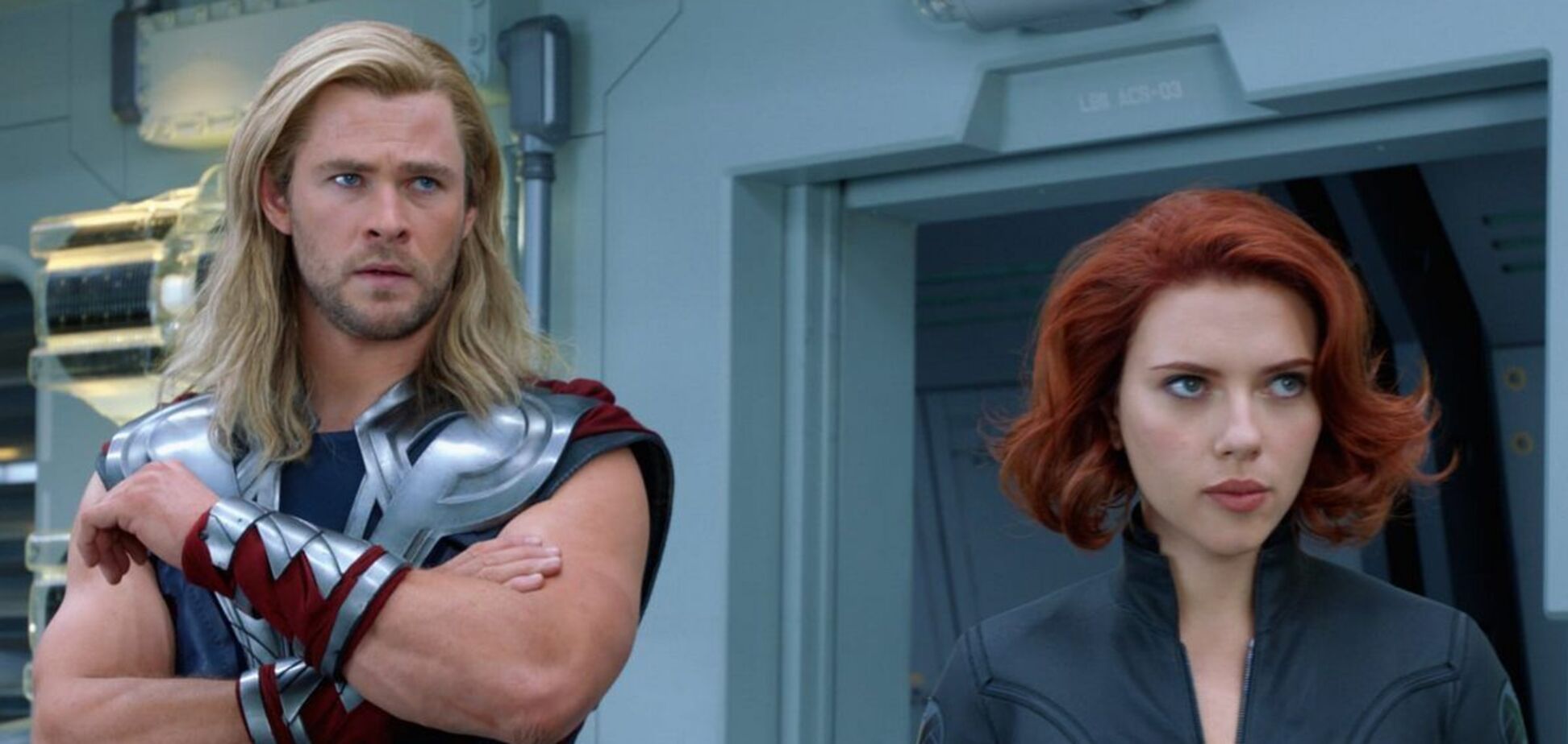 Крис Хемсворт и Скарлетт Йоханссон в фильме 'Мстители'