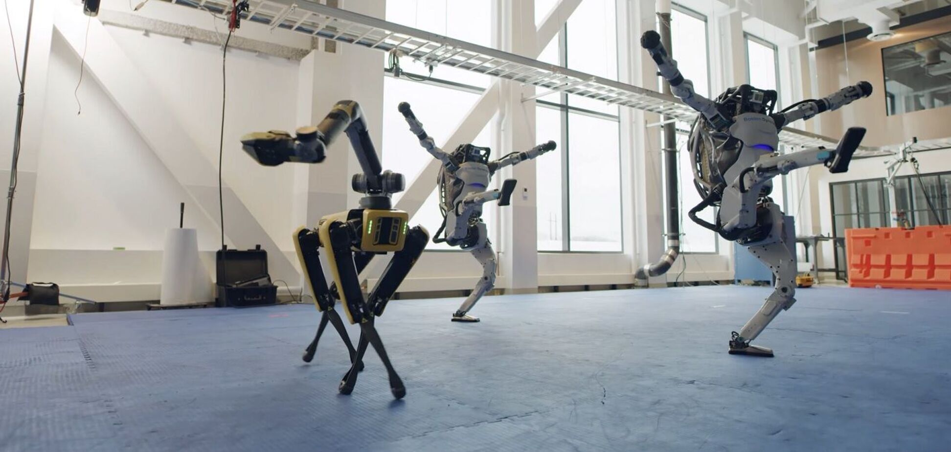 Роботи Boston Dynamics станцювали під українську пісню. Відео