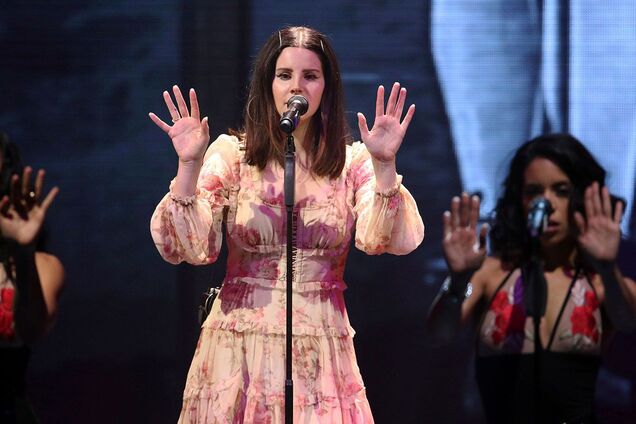 Лана Дель Рей впервые показала фото со своим возлюбленным с сайта знакомств