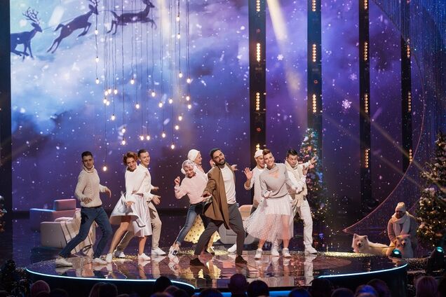 Музыкальное шоу 'Место встречи. Новый год'