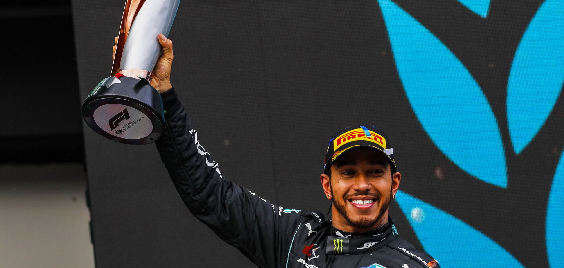 Гонщика F1 Льюиса Хэмилтона посвятили в рыцари