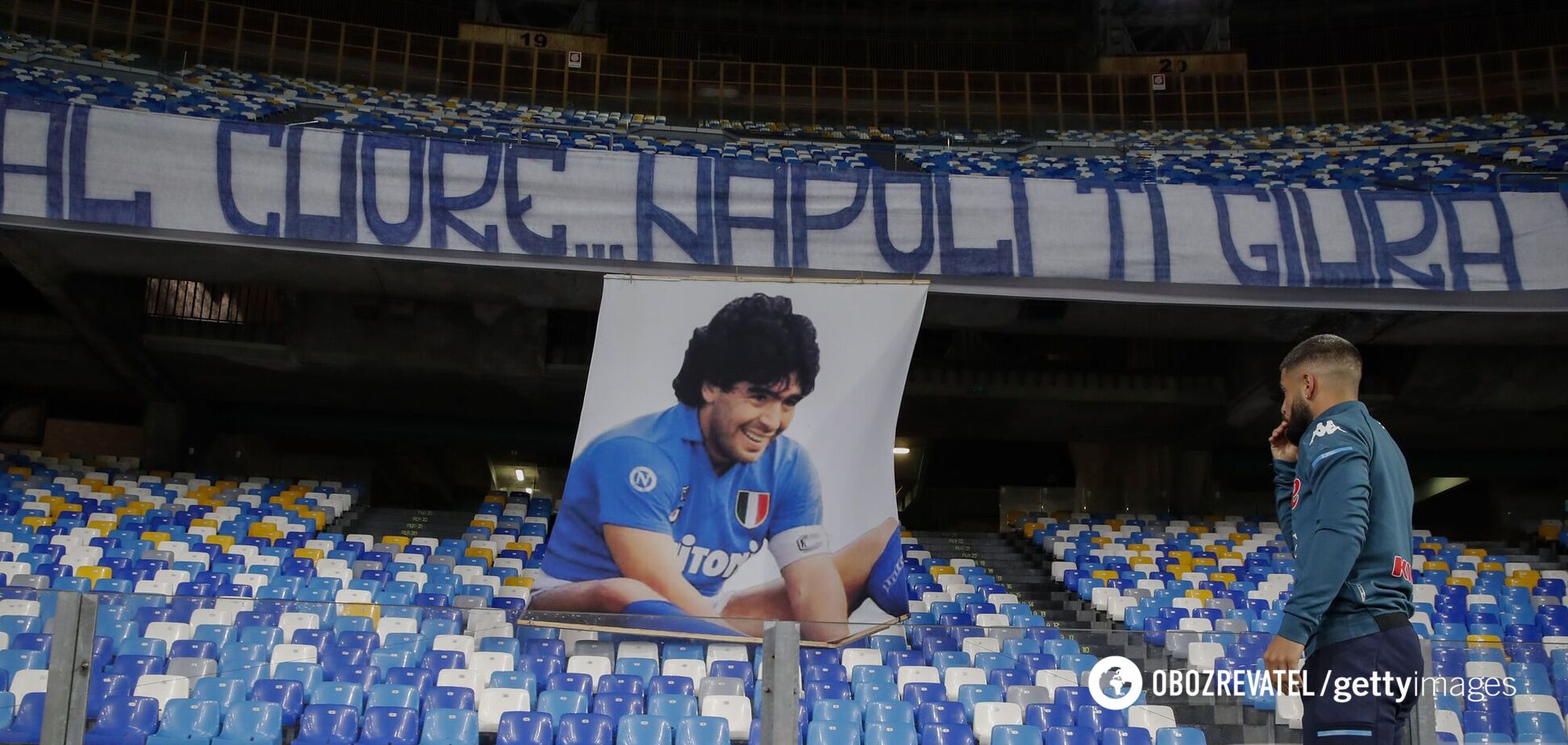 Баннер с Марадоной на стадионе 'Наполи'