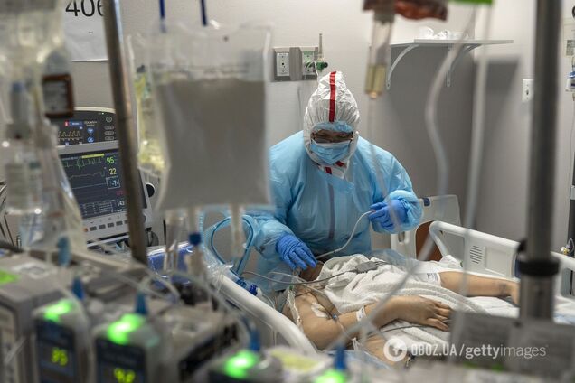 Число госпитализированных в США также установило рекорд