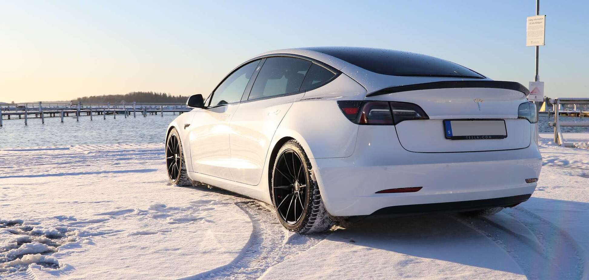 Электрокар Tesla проверили на падение запаса хода за одну морозную ночь простоя