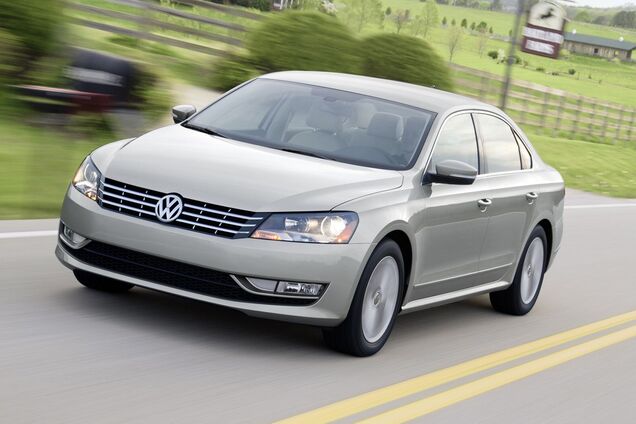 На продаж виставили 'биток' VW Passat із 'непристойними' ушкодженнями