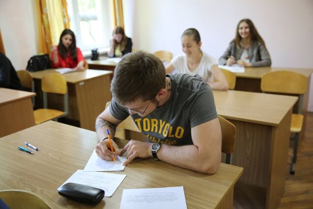 Для випускників українських вишів запровадять єдиний іспит: кого зачепить