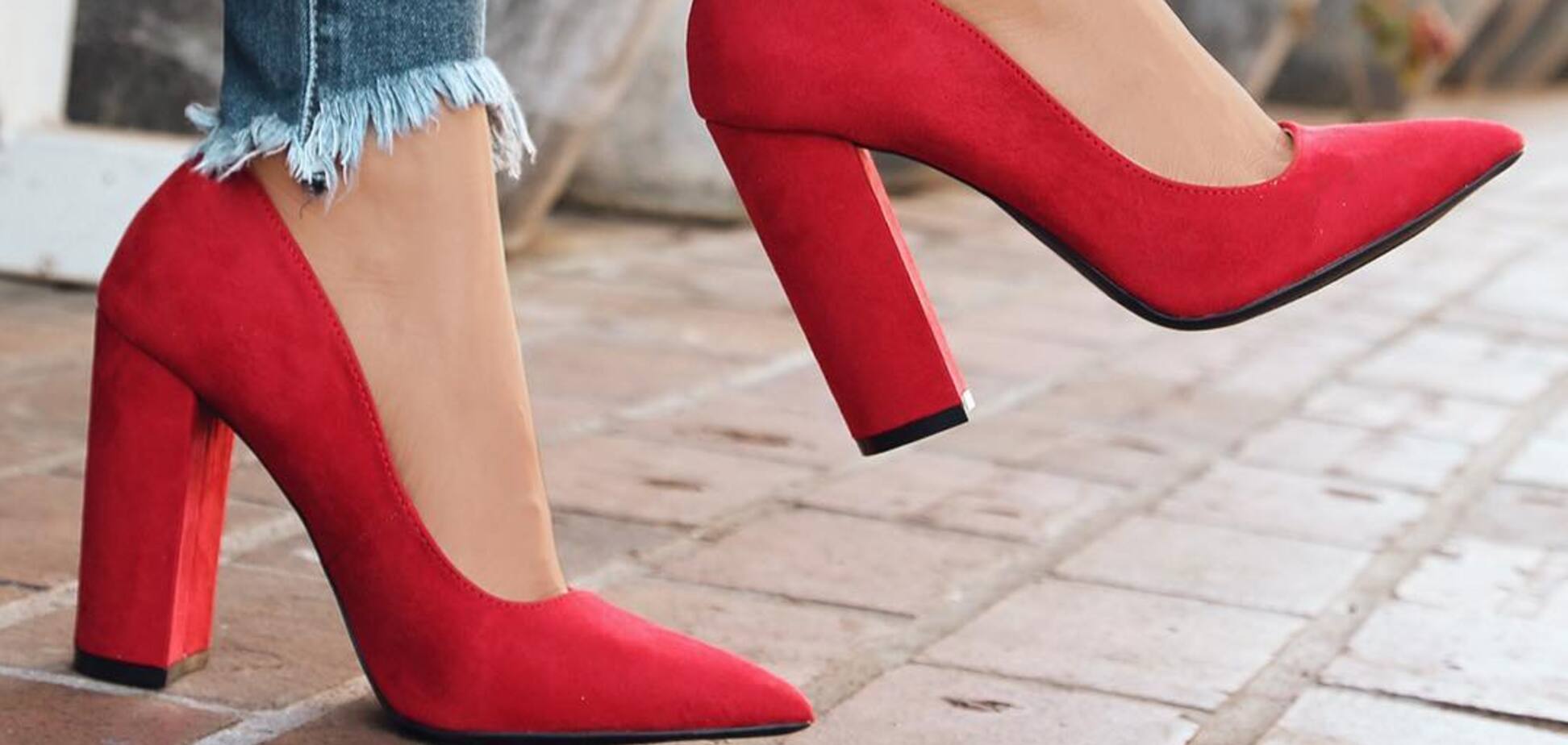 Широкий каблук, банты и стразы: как выбрать модные туфли на весну