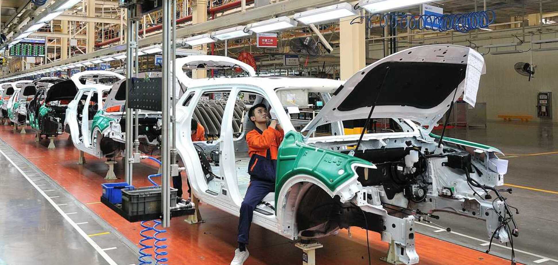 Винні електромобілі? Виробники бензинових авто пообіцяли скоротити тисячі працівників