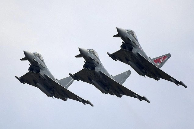 Винищувачі НАТО "зчепилися" з літаками Путіна в небі