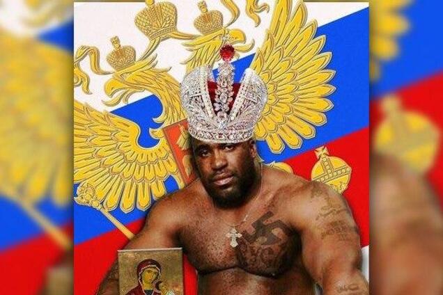 У Росії спалахнув гучний скандал через темношкірого з георгіївською стрічкою на пенісі. 18+