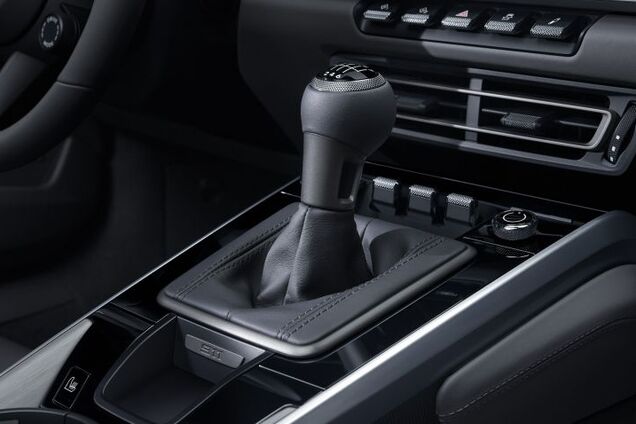 Електромобілі вперше перевершили авто на механіці: що трапилося