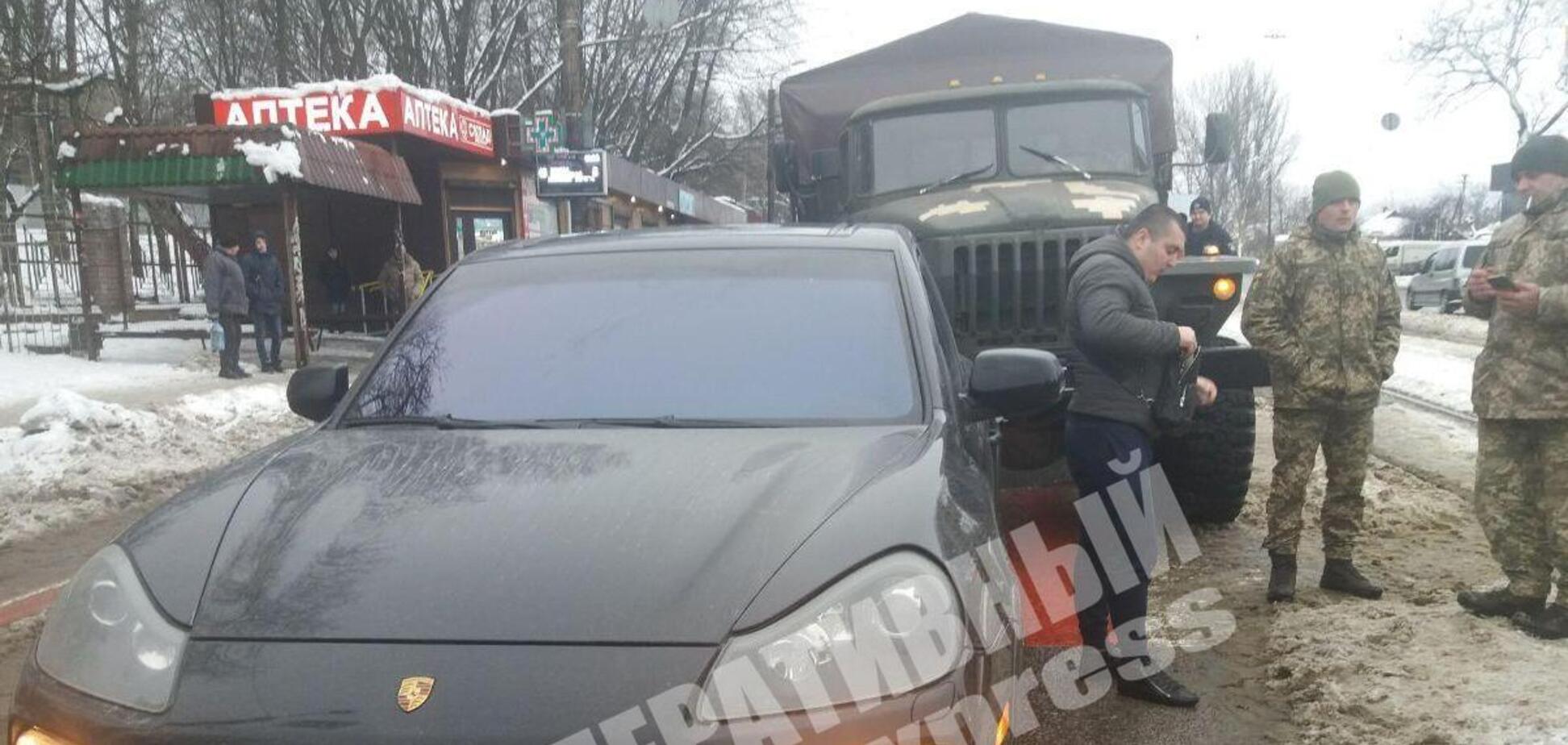 Военный грузовик попал в элитное ДТП в Днепре: опубликованы фото