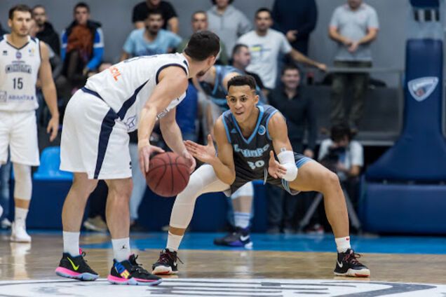 'Днепр' в интересной концовке вырвал победу в Суперлиге Пари-Матч