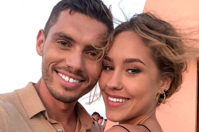 Напівголі та щасливі: 'Холостяк' Добринін вразив фото в ліжку зі своєю нареченою