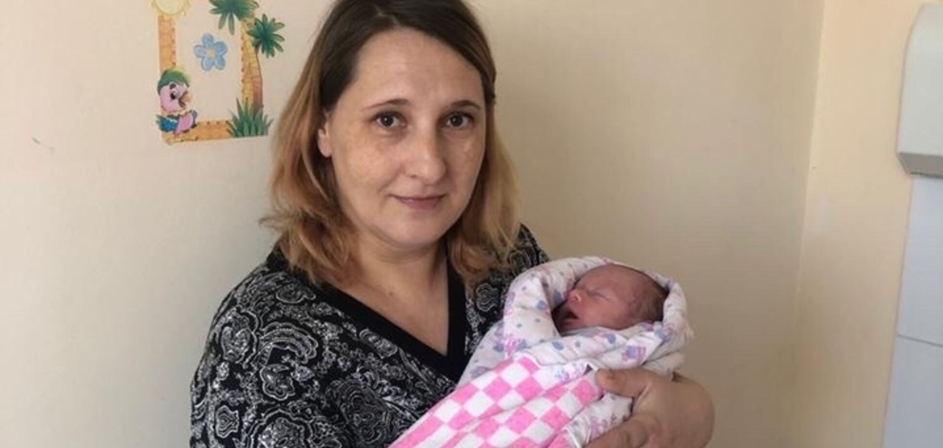 Справжнє диво: в Росії жінка народила здорову дитину при позаматковій вагітності