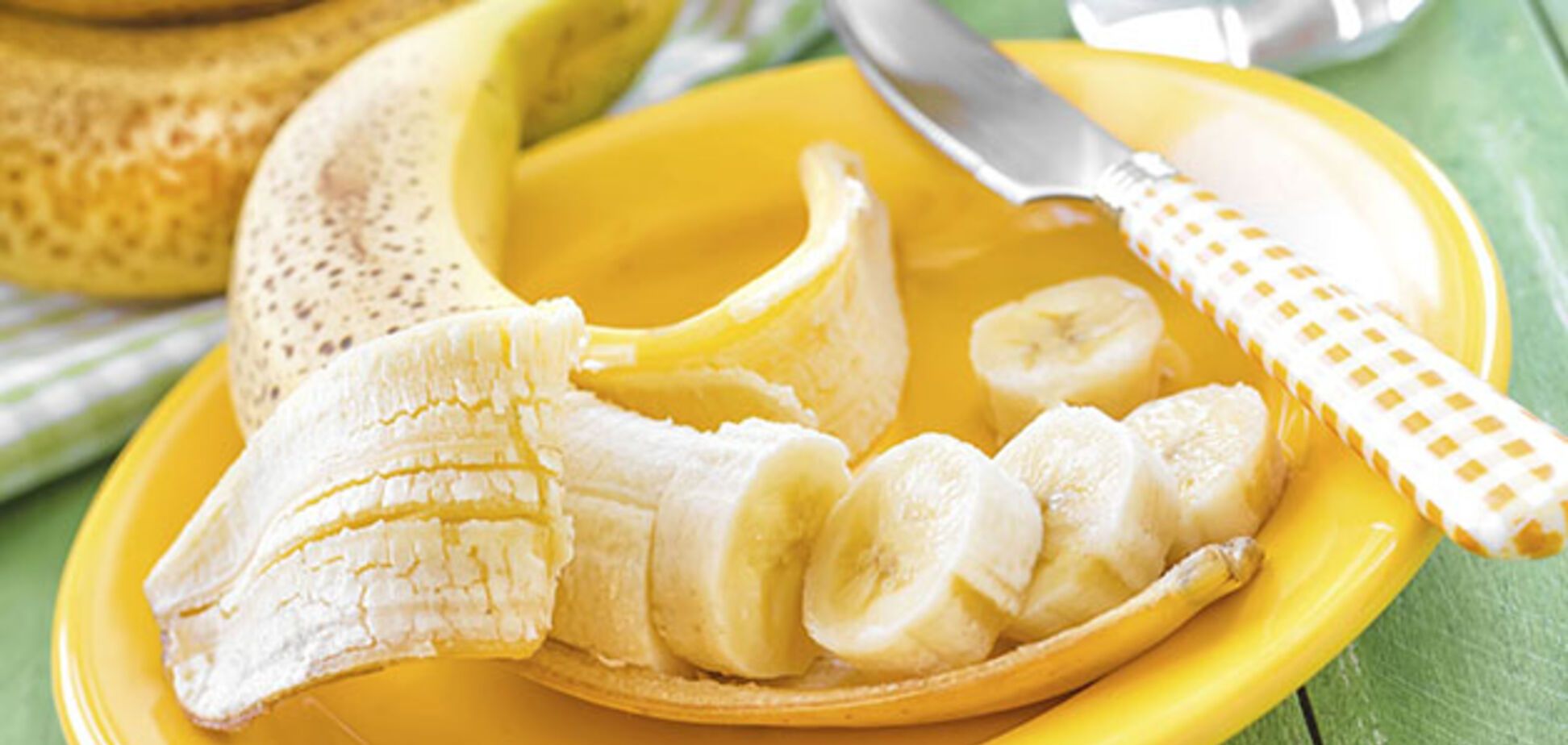Бананы нельзя есть утром: диетолог назвал причину