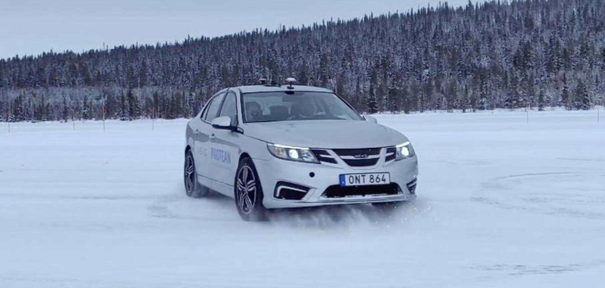 Электрический Saab 9-3 научился делать танковый разворот