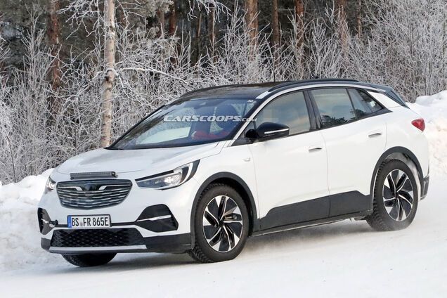 Електричний кросовер VW виїхав на дороги під виглядом Opel