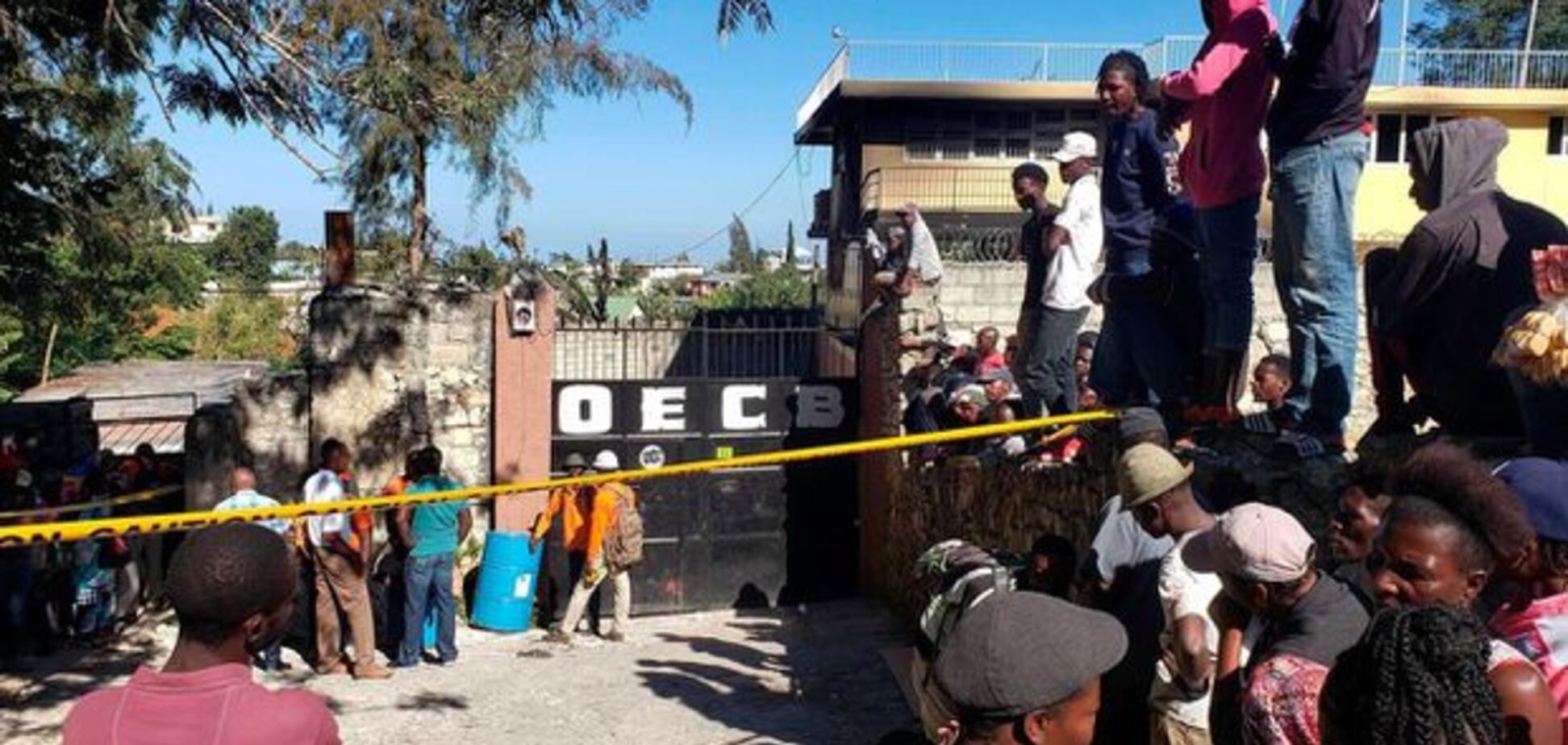 На Гаити в детдоме сгорели 17 воспитанников: фото, все детали