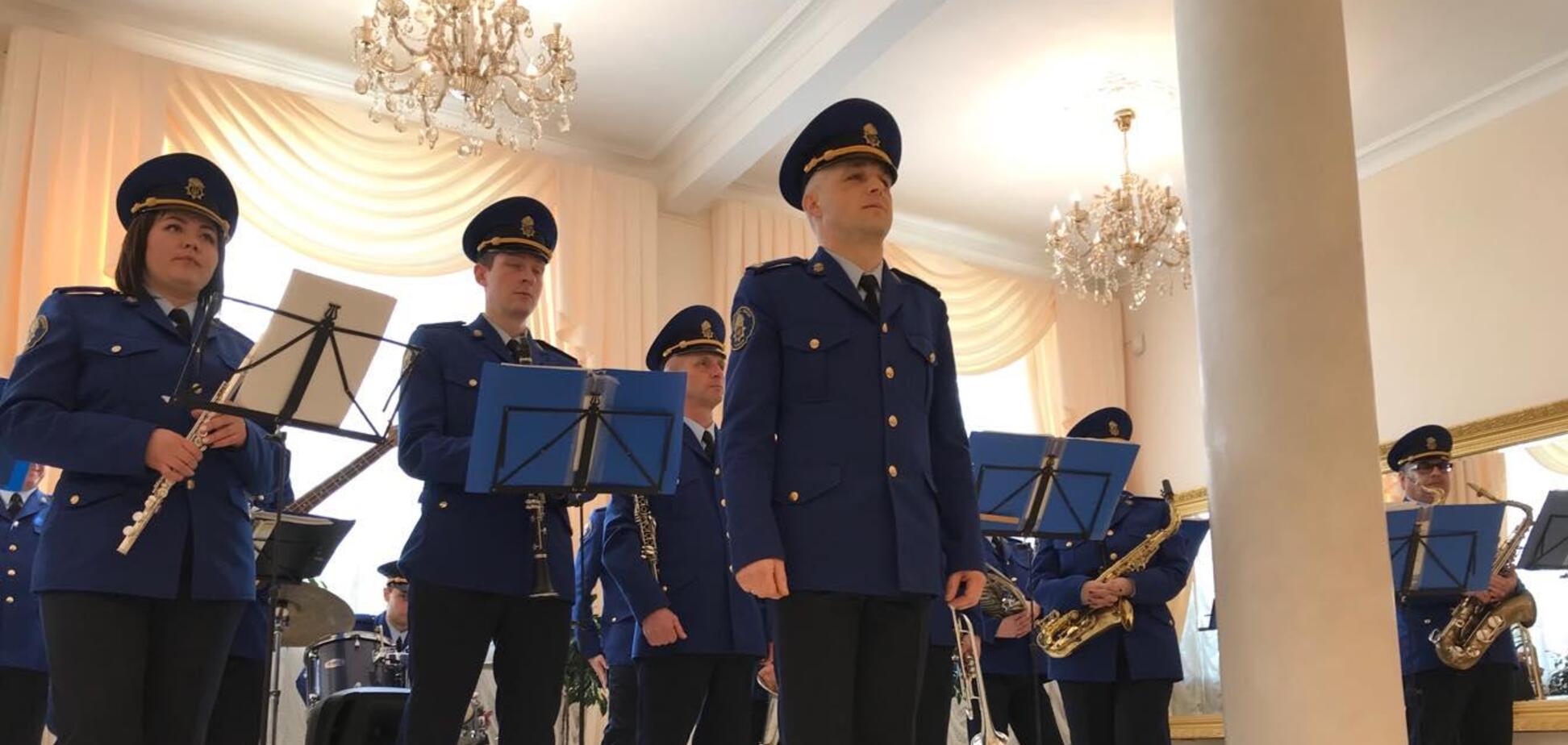 В Одесі Нацгвардія яскраво привітала молодят із Днем закоханих