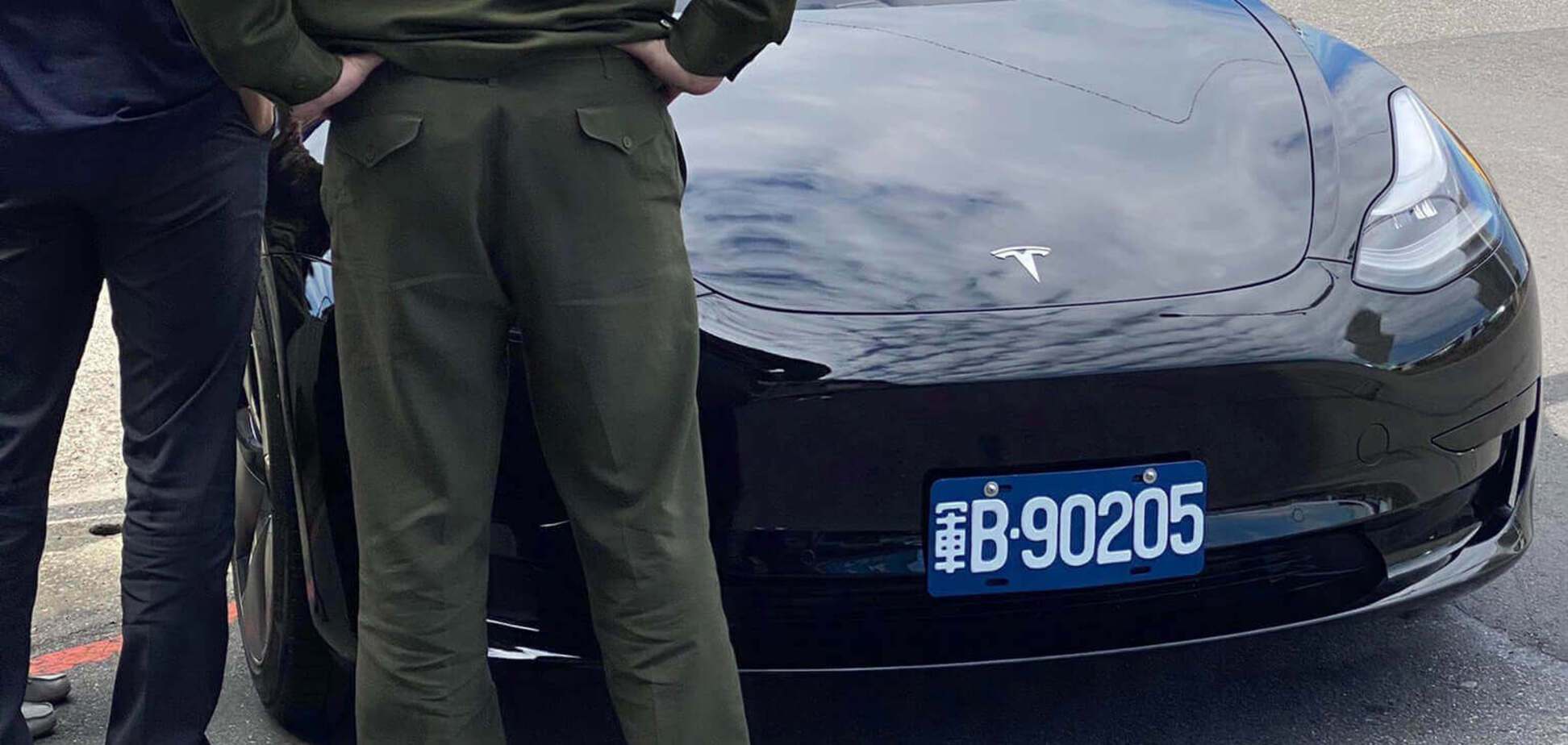 Военные Китая решили перейти на электромобили Tesla