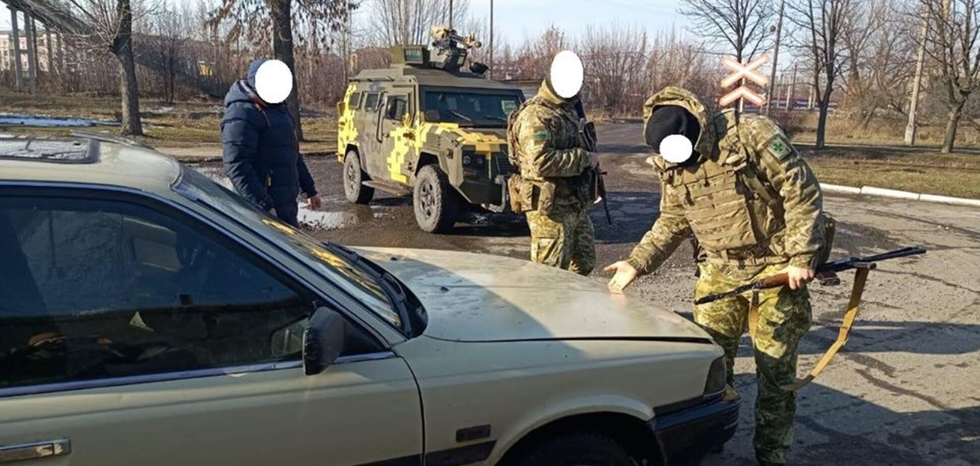 На Донбассе разоблачили рекордную контрабанду сигарет из 'ДНР': появились фото