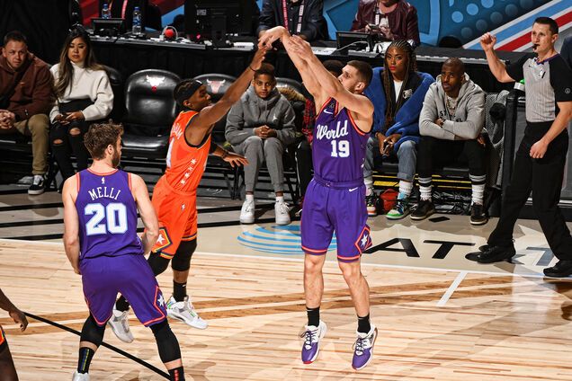 Урок патриотизма: как Михайлюк напомнил НБА об Украине – огненные фото