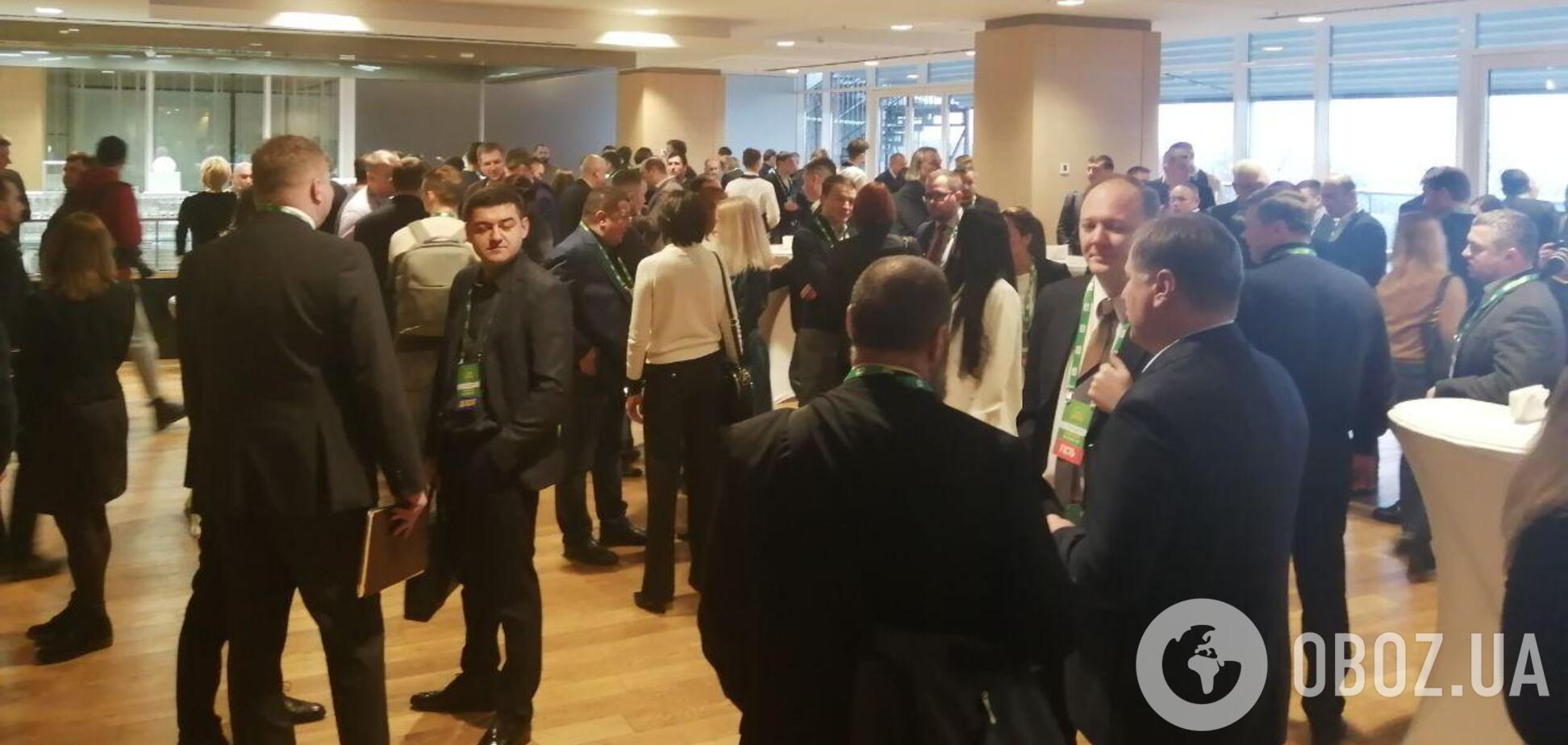 Эклеры, свой канал и новая идеология: как прошел съезд 'Слуги народа' в Киеве. Фото