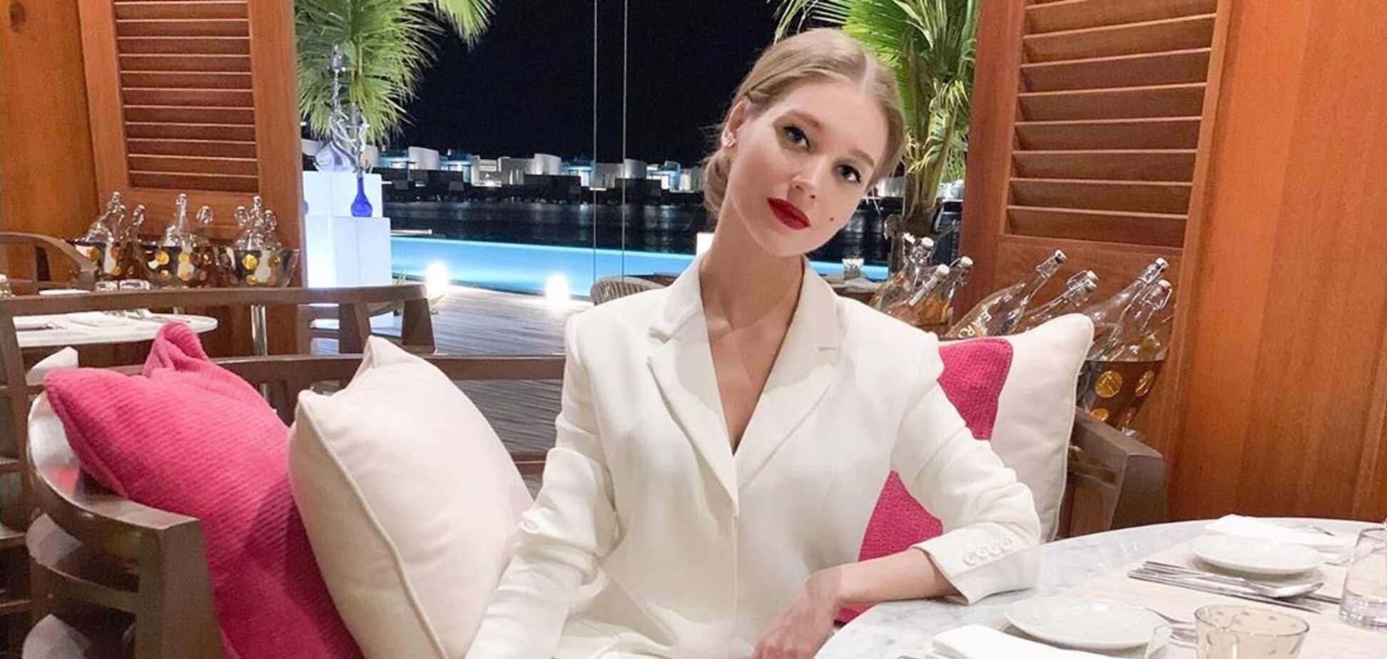 'Не може від 'Текст' відійти': Асмус розлютила мережу дивними фото в міні