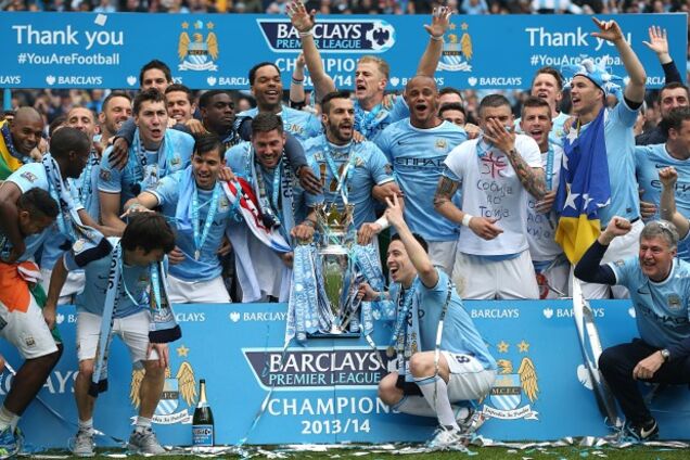 Игроки 'Манчестер Сити' празднуют победу в АПЛ в сезоне 2013/14