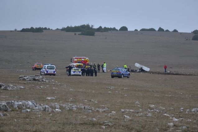 Во Франции разбился самолет с туристами: никто не выжил. Фото и видео
