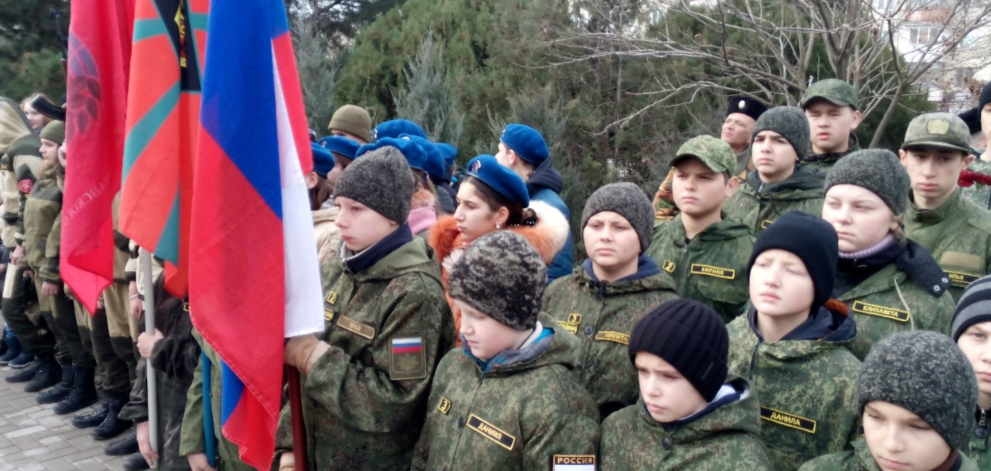 У Криму дітям влаштували свято у військовій формі