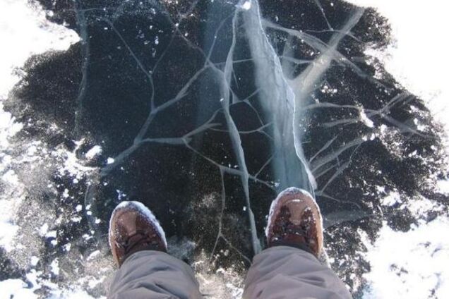 На Харьковщине трое школьников провалились под лед: спасли одного. Фото с места трагедии