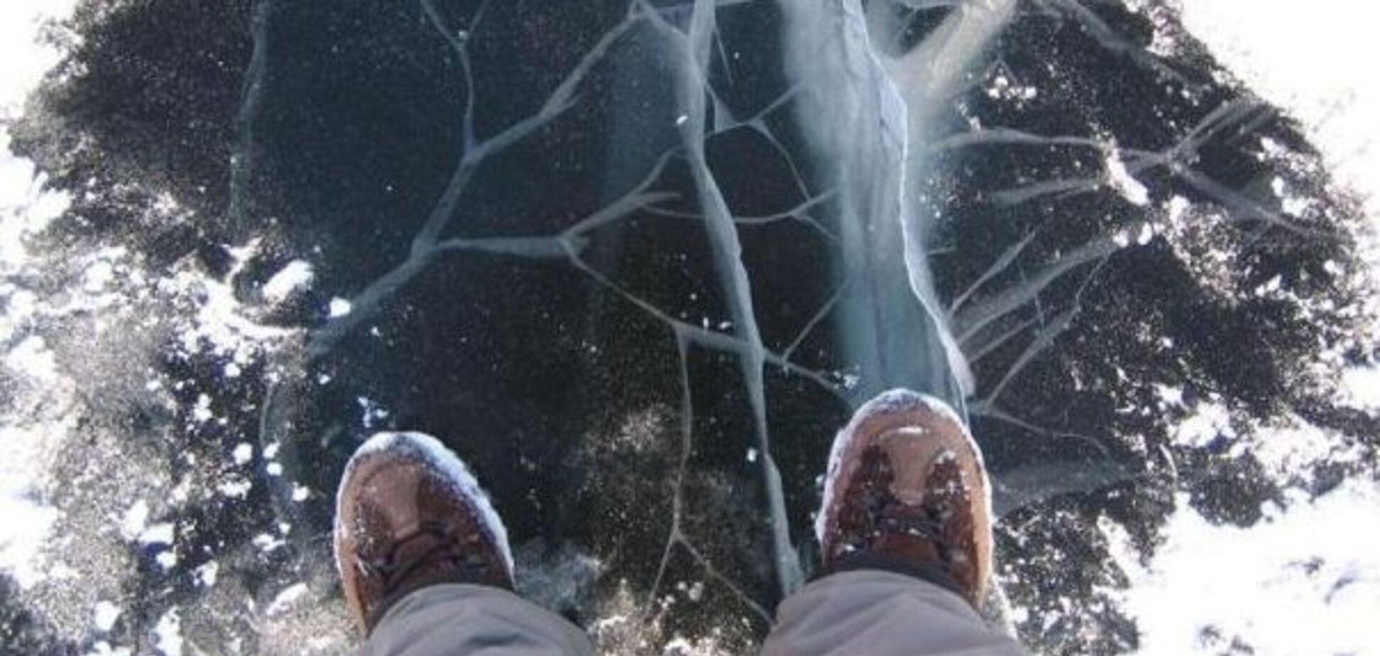 На Харьковщине трое школьников провалились под лед: спасли одного. Фото с места трагедии