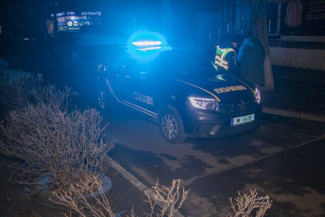 У Києві з вікна багатоповерхівки викинувся чоловік