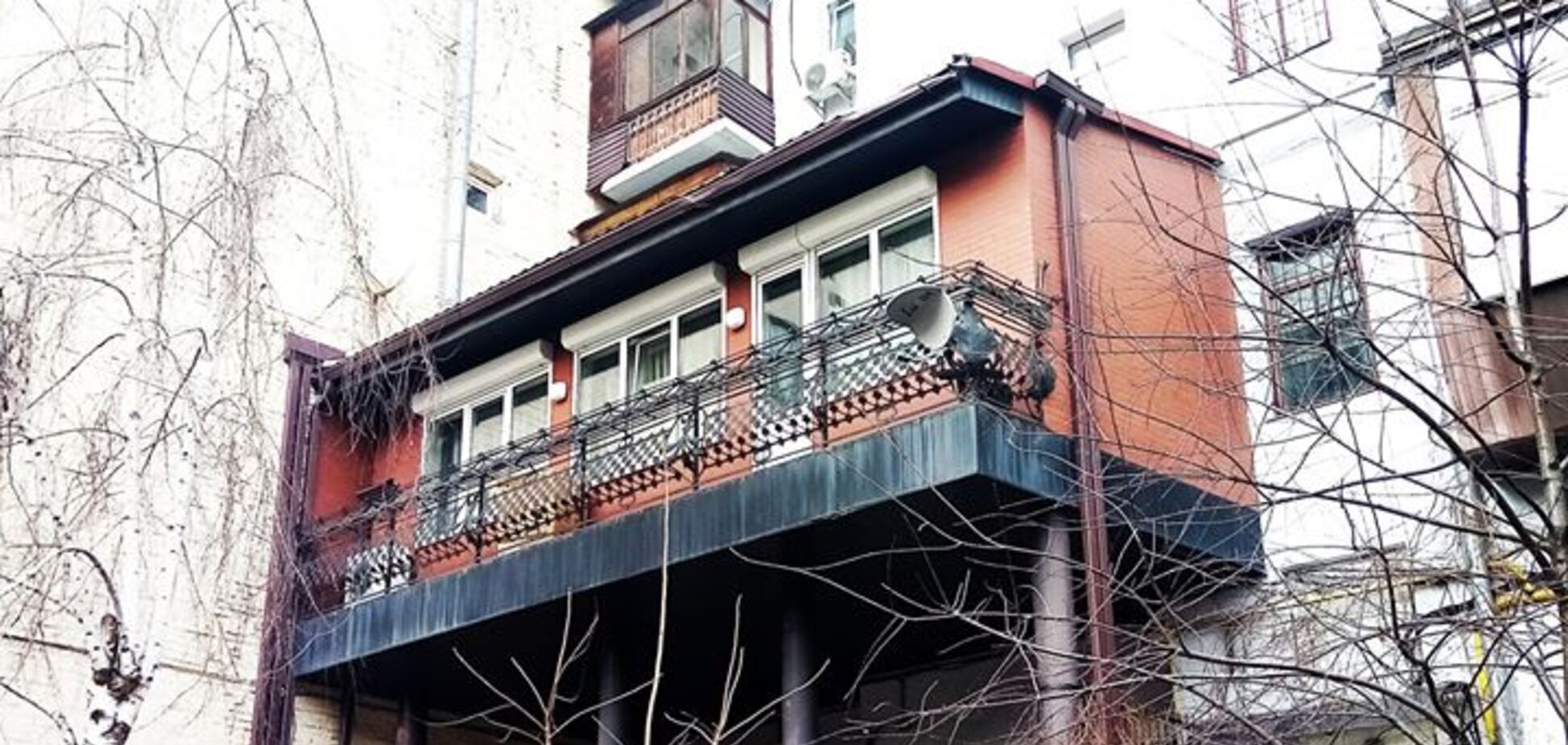 'Царь-балкон' на улице Саксаганского в Киеве
