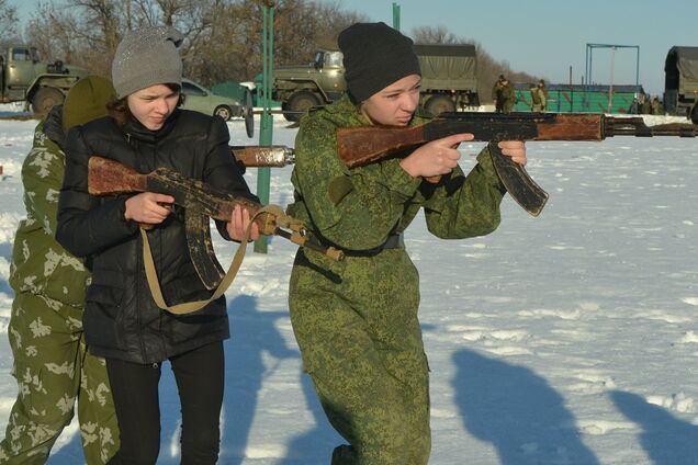 Террористы ДНР вооружают детей