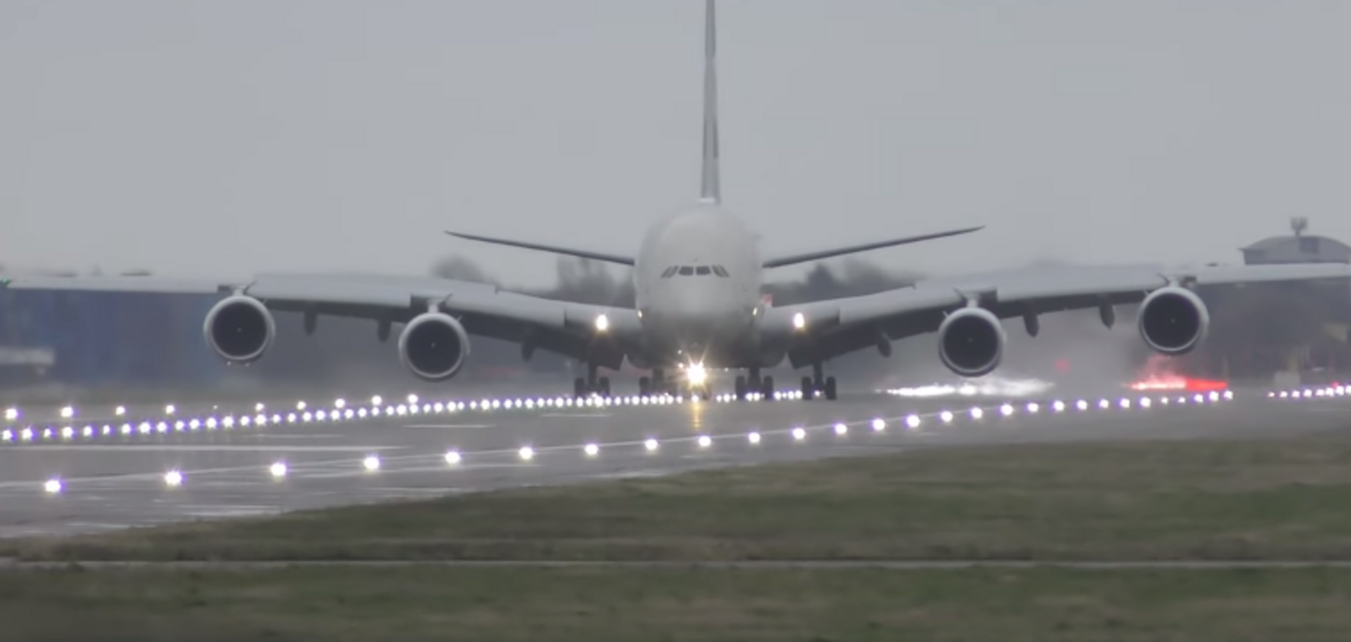 У Лондоні трапилася НП з найбільшим літаком у світі: приголомшливе відео