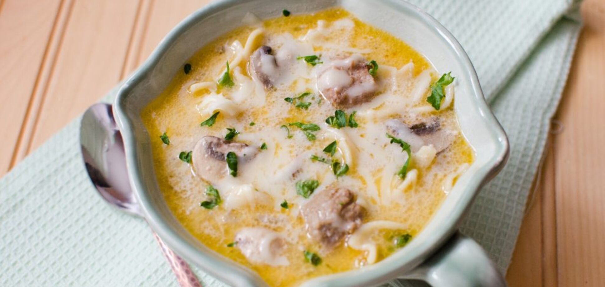 Рецепт наваристого сирного супу з фрикадельками