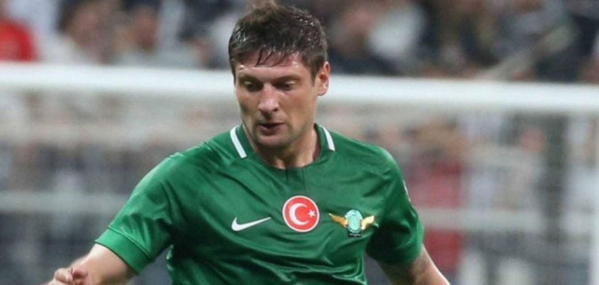 Учудил: Селезнев ударил ногой лежачего игрока, а затем забил победный гол