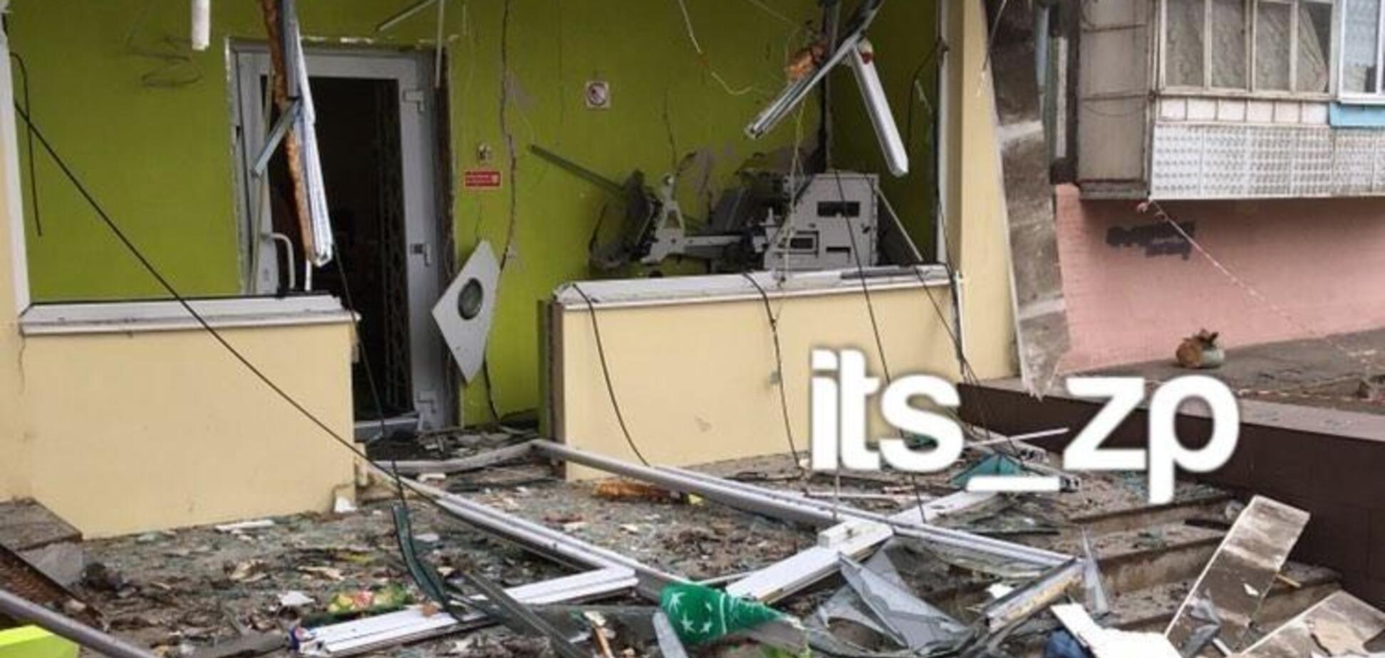 Воздушные шарики взорвали отделение банка: в Запорожье засняли дерзкое ограбление