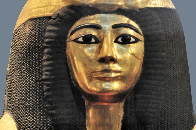 В Англии во вскрытом древнем саркофаге нашли тайное послание