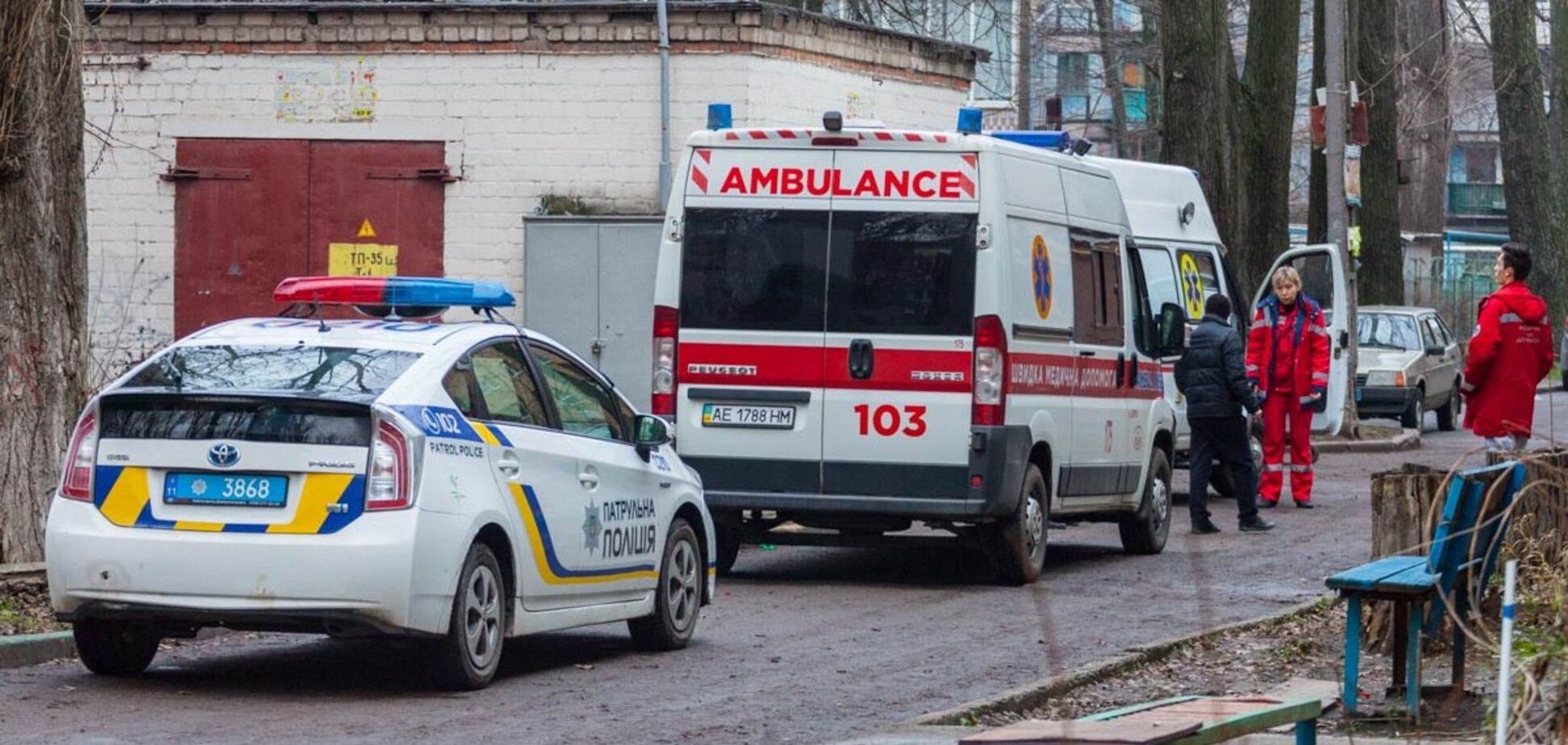 В Днепре на территории тубдиспансера нашли труп мужчины. Фото 18+