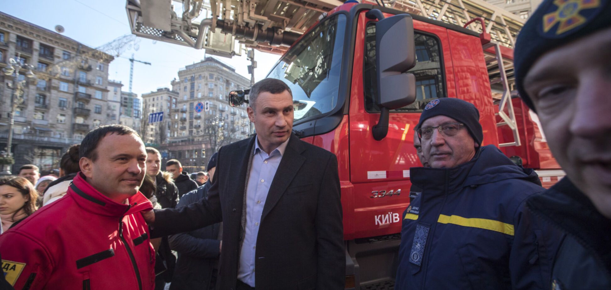 В Киеве спасателям приобрели новые авто и снаряжения. Фото